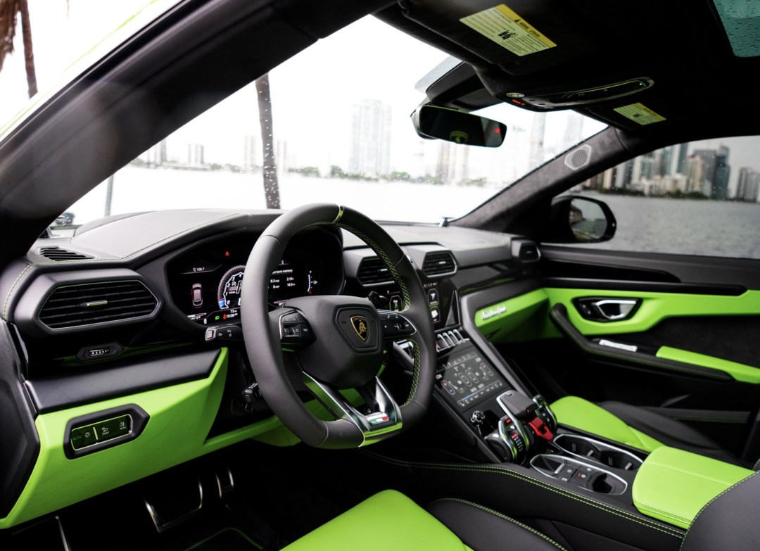 Lamborghini Urus Neon Green