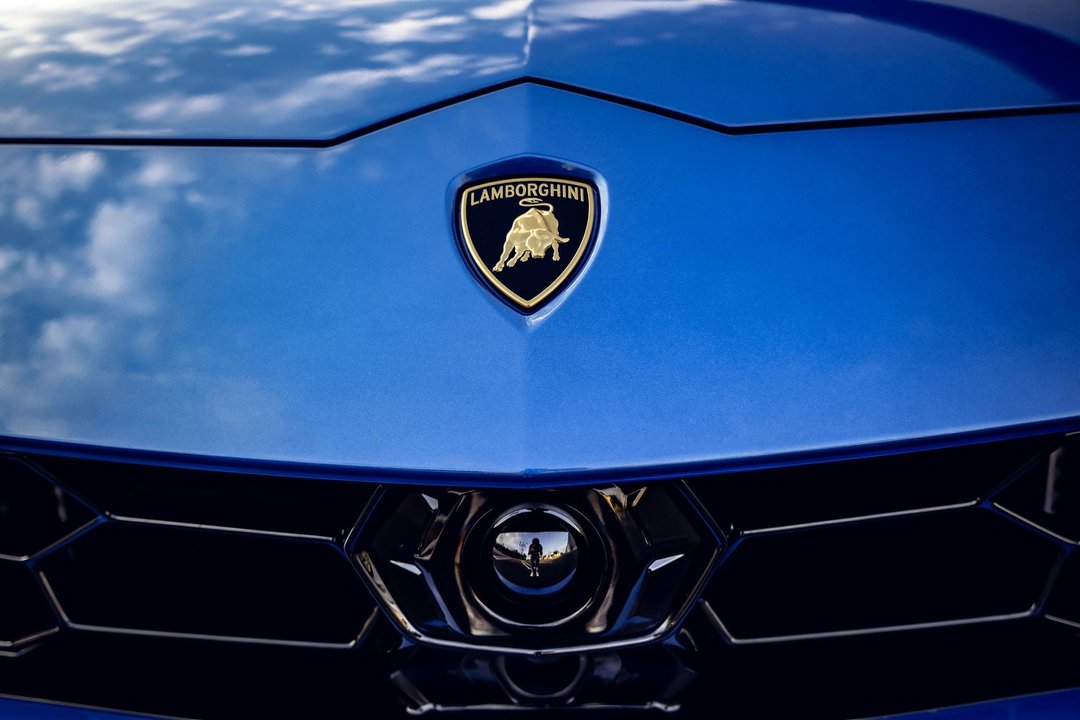 Lamborghini Urus Pepsi Blue