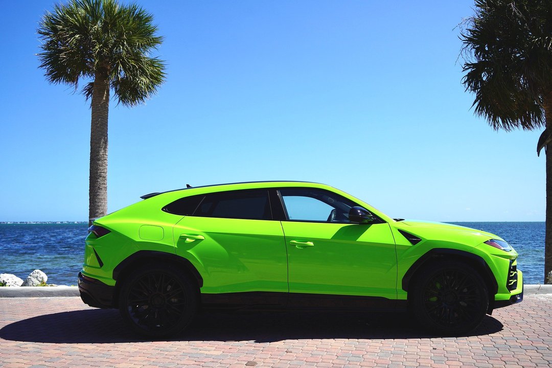 Lamborghini Urus Neon Green